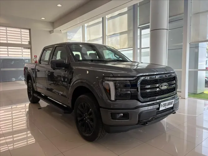Ford F-150 Lariat Black 4X4 5.0 V8 2025