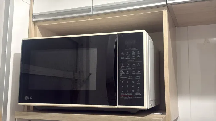 Microondas LG em ótimo estado usado