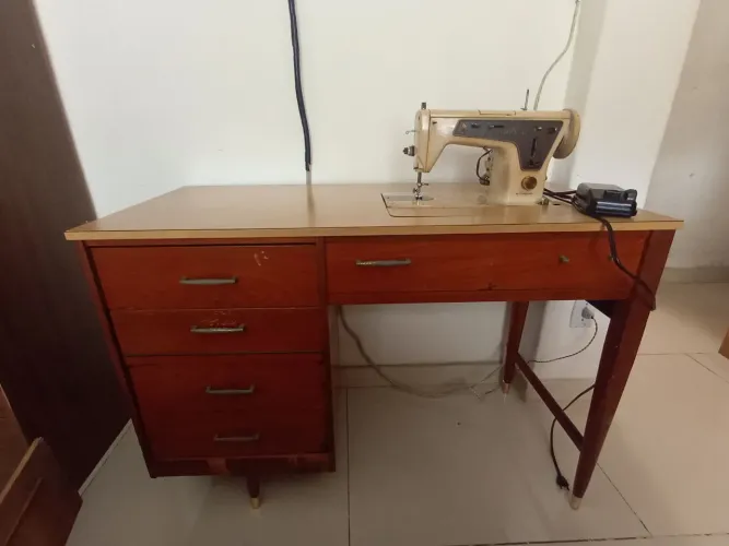 Máquina de costura Singer (peça vintage)