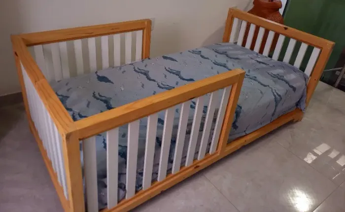 Cama de madeira solteiro