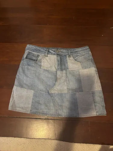 Mini-saia jeans Forever 21 tamanho 30 azul patchwork dois tons