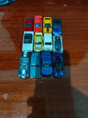 HOTWHEELS E OUTROS