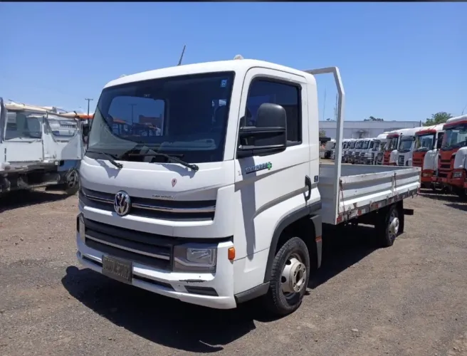 VW Express ano 2022, com carroceria de ferro, em SP