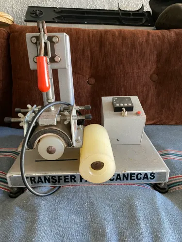 Vende-se máquinas de personalizar copos, canecas e bonés 