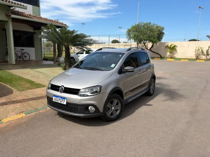 Volkswagen Crossfox 1.6 MI Total Flex 8V 5P 2012