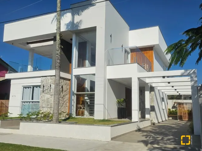 CASA FRENTE MAR PRAIA DA DANIELA