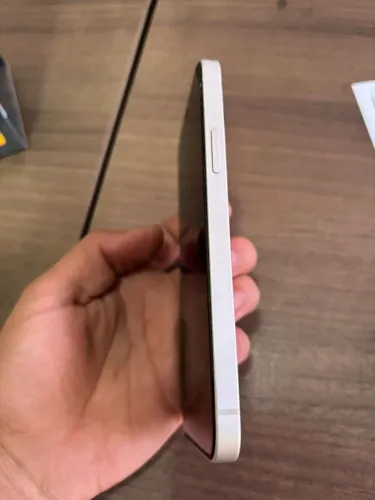 iPhone 12 128 com detalhes