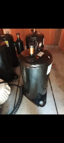 Vendo compressor de 12 BTUs novos 400 cada um contato * whatsapp