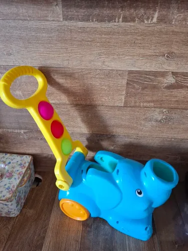 Playskool elefante come bolinhas . Hasbro.