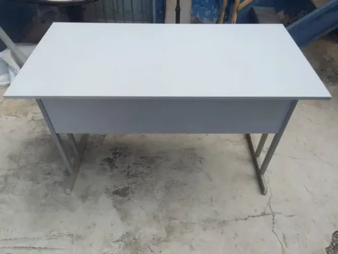 MESA PARA ESCRITÓRIO (SEM GAVETA) - 1,20m X 0,60m