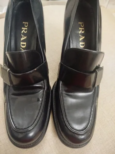 Prada, Mocassim em couro