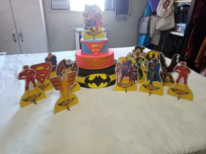 Bolo Fake Liga da Justiça + acessorios
