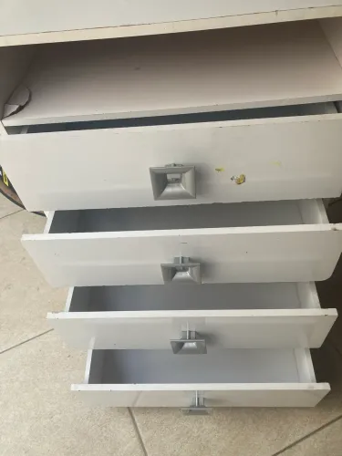 Cômoda 4 gavetas