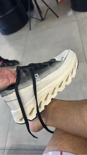 Tenis On cloudtilt Branco/preto