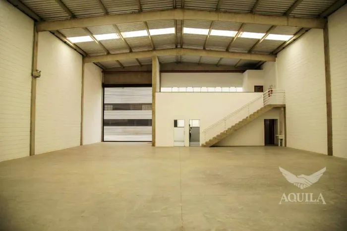 GALPÃO EM CONDOMÍNIO COM 500 m² PARA ALUGAR AO LADO DA RAPOSO TAVARES - SOROCABA