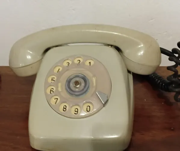 Telefone antigo discador ,,, NÃO FOI TESTADO sem garantia de funcionamento bem conservado 