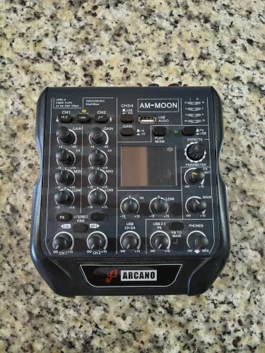 Mesa interface de áudio AM-MOON Arcano