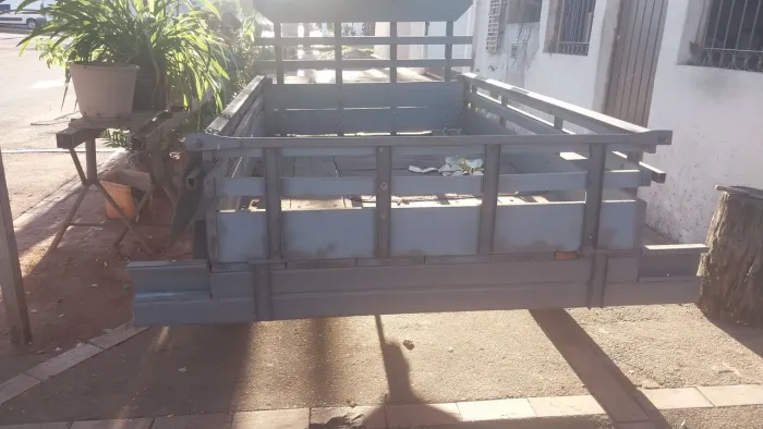 Carreta para carro ,para fazer frete.
