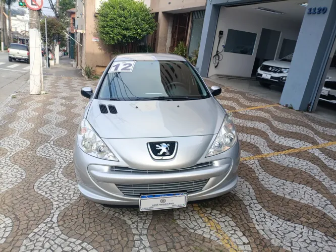 Peugeot 207 Sedan Passion XR 1.4 Flex 8V 4P 2012