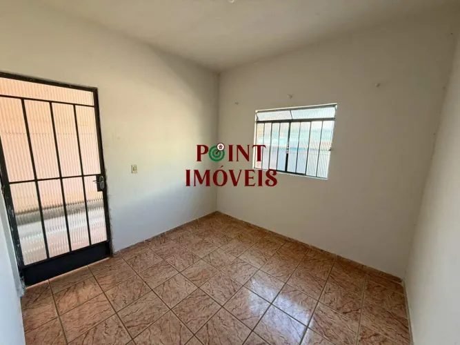Casa 02 quartos, 01 vaga - Bairro Betânia