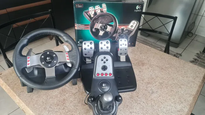 Volante Gamer Logitech G27 - Ótimo estado de conservação
