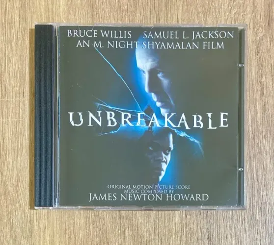 CD trilha sonora de Unbreakable (Corpo Fechado) Compositor: James Newton Howard