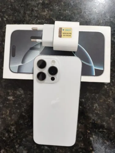 Vende se iPhone 16 pro Max !!! Branco !!!