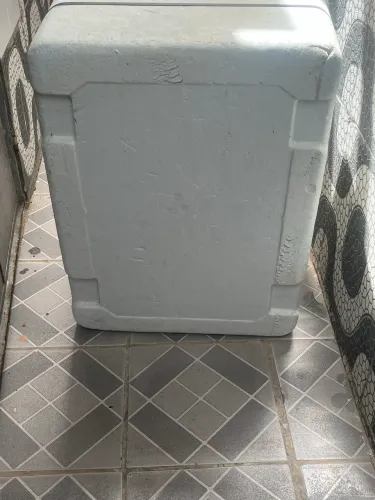 Caixa de isopor de 120 litros
