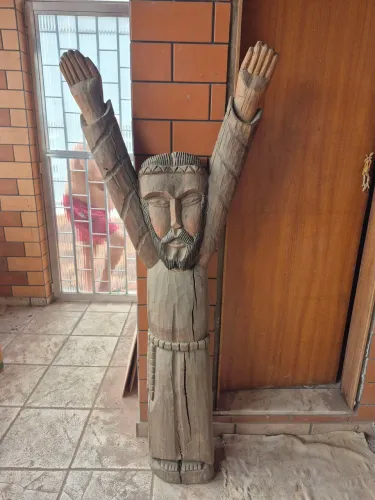 Escultura de madeira rústica antiga, peça única de colecionador 