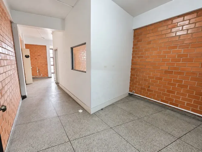 Sala Comercial com 50m² Av. Cavalhada