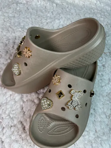 Sandália Babuche Plataforma 5cm com Pingente