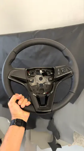 Volante Chevrolet Onix / Prisma Revestido em Couro | Base de Troca