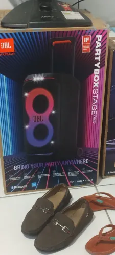 Vendo JBL partybox 320 lacrada zero bala apenas,2.599 reais aceito cartão ZAP *90