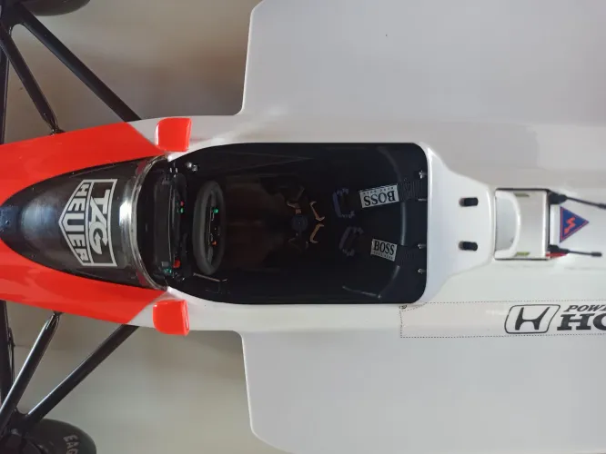 Vendo uma Réplica da MCLAREN Honda MP4/4de Ayrton Senna Planeta De Agostini escala 1:8 