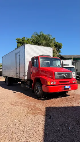 Mercedes-Benz 1318 Ano 2010 Baú 8,0m