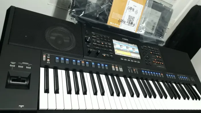 Teclado Yamaha PSR SX720 Sampler 1GB