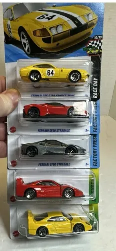 Lote com 5 miniaturas hot Wheels Ferrari