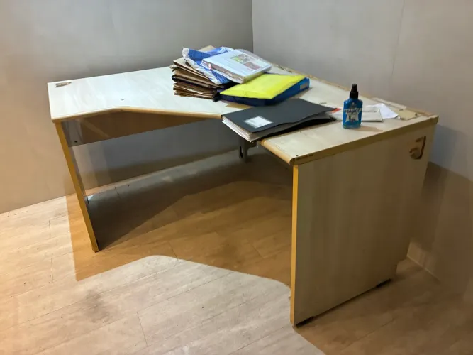 Mesas de escritório de canto 