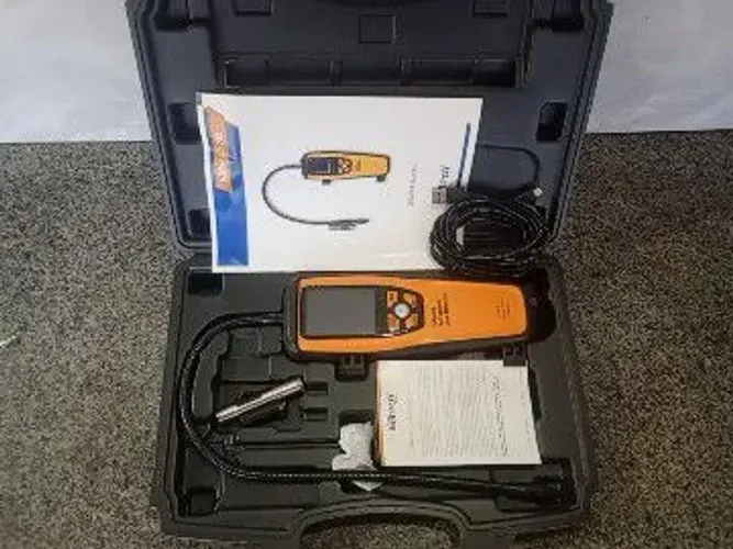 Detector de vazamento de fluido.