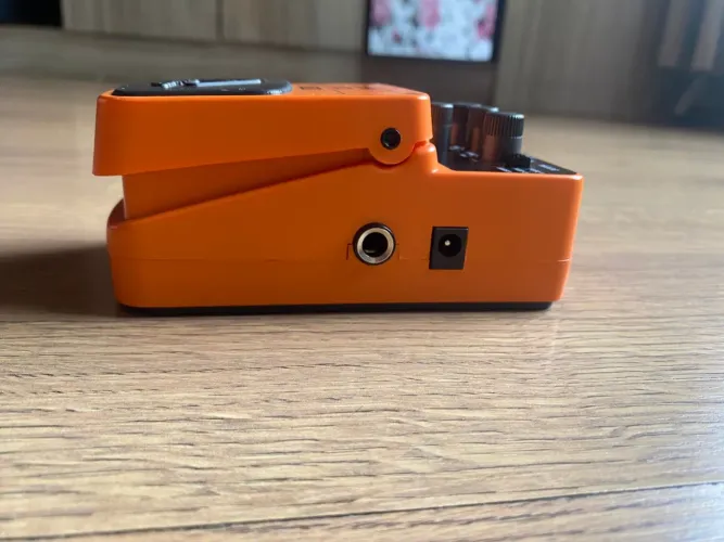 PEDAL BEHRINGER SUPER FUZZ SF300 - SEMINOVO