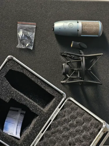 Microfone de Studio profissional AKG P220