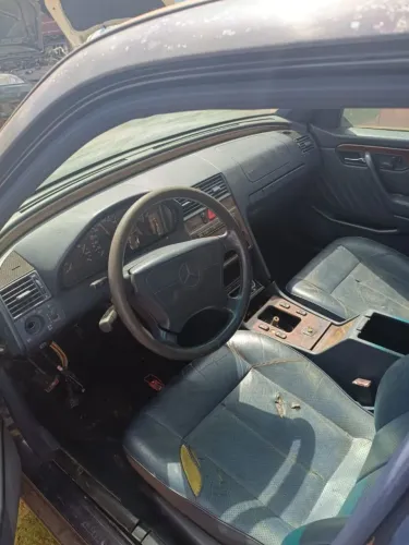 Mercedes c220 97 para tirar a peça ou para pôr para rodar apenas r$ 4.500