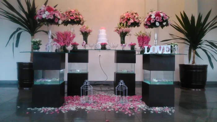 Mesa Aquário Luxo para Bolo e Doces ?- Com Iluminação LED