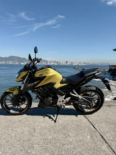 Honda CB Twister 300F ABS ? Impecável e Sem Detalhes!