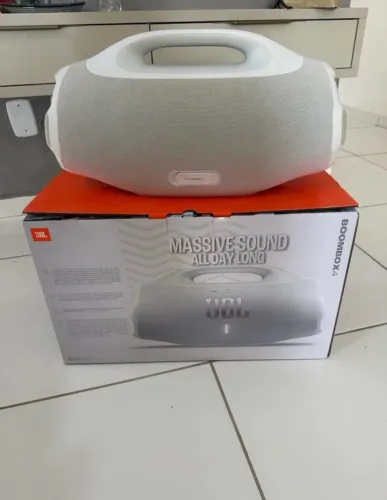 Bombox nova com Caixa e na garantia 