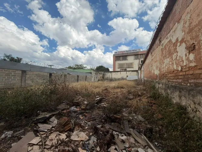 Lote de 360m² à venda no bairro Barreiro oportunidade para Construtores!