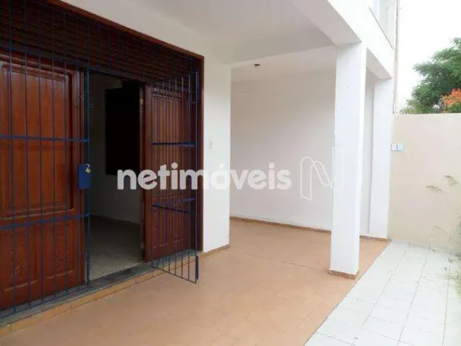 CASA COMERCIAL AMPLA E VERSÁTIL EM ALAGOINHAS