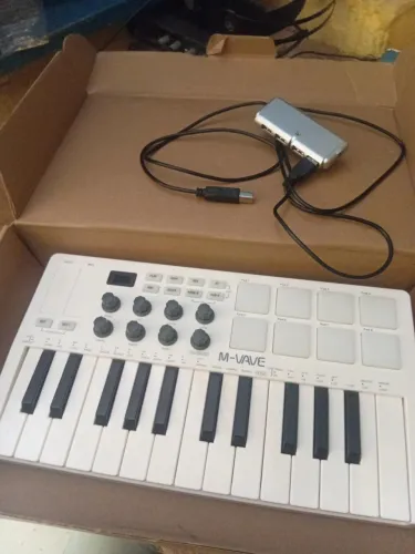 Teclado Midi Semi Novo
