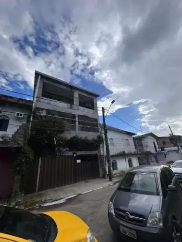 3 Pavimentos Independentes + Galpão  Alto Potencial de Renda - Predio de 3andares Coroado