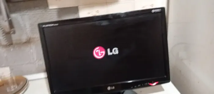 Monitor LG 20 polegadas fraton